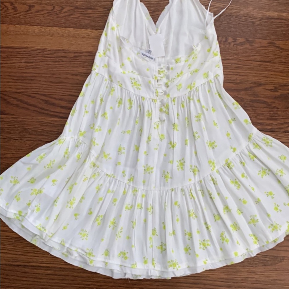 Skylar + Madison white petite flower dress.  New! Size small - Picture 5 of 8